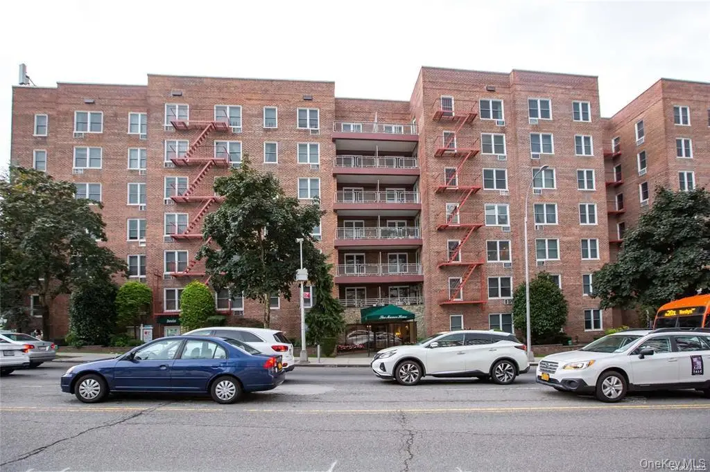 241-20 Northern Blvd #5E, Little Neck, NY 11362 - Image #1