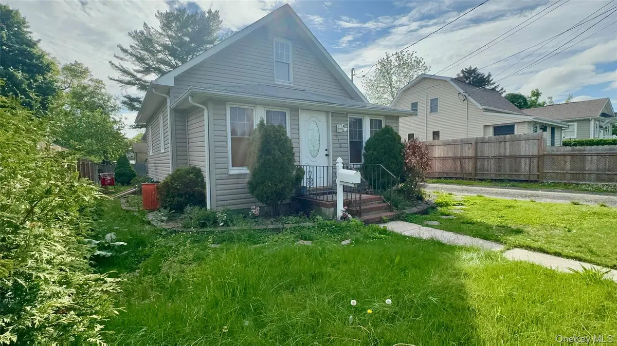 519 Sweezy Avenue, Riverhead, NY 11901 - Image #1