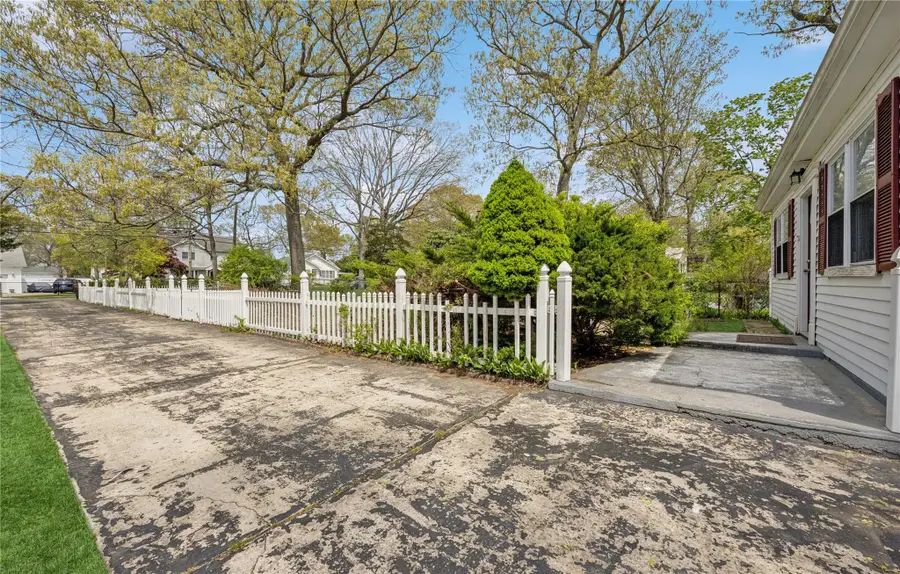 54 Oakdale Avenue, Selden, NY 11784 - Image #3