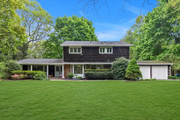 17 Bramble Lane, Melville, NY 11747