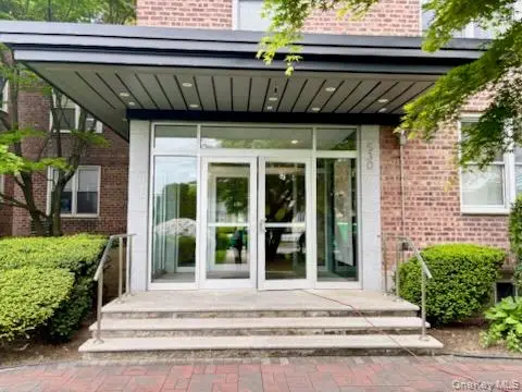 530 Dubois Avenue #2C, Valley Stream, NY 11581