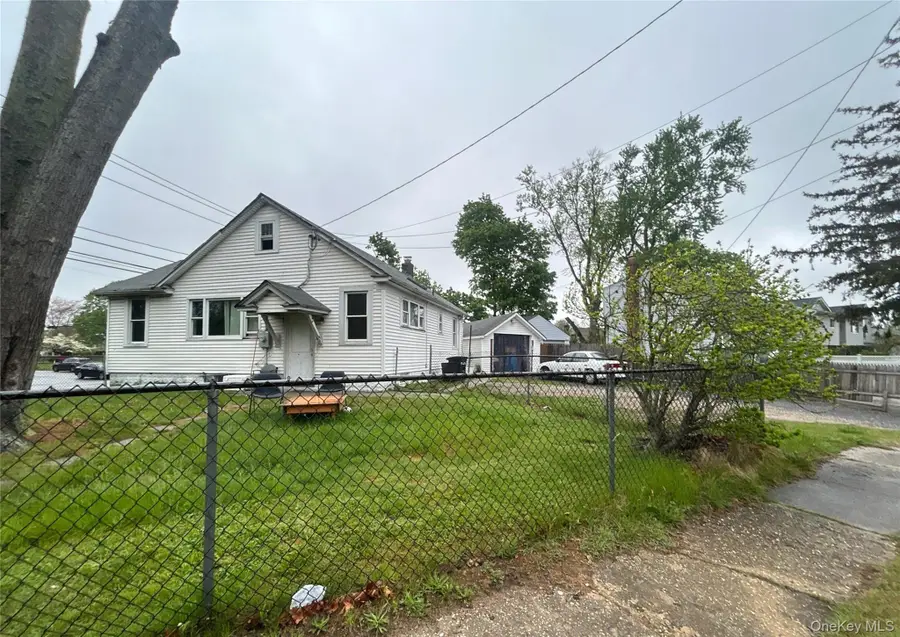 583 Straight Path, West Babylon, NY 11704 - Image #2