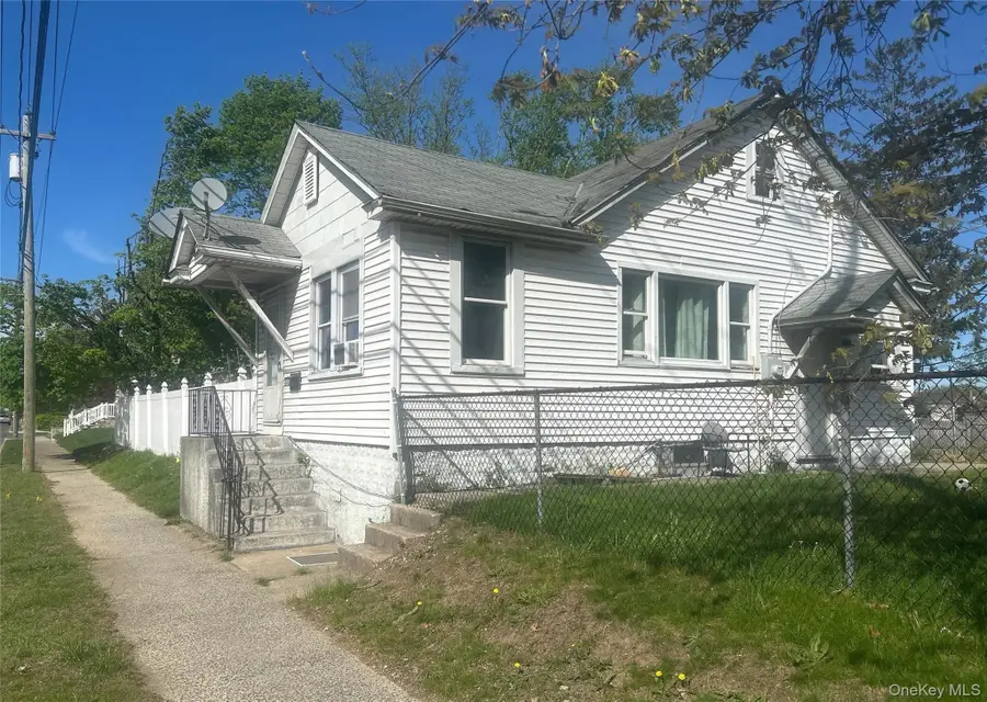 583 Straight Path, West Babylon, NY 11704 - Image #3