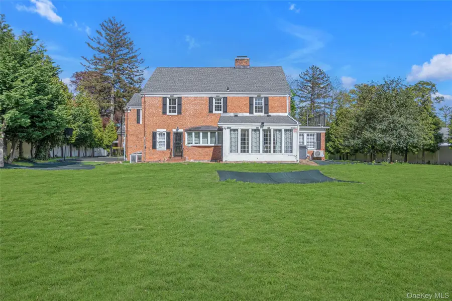 13 Arbor Place, Glen Cove, NY 11542 - Image #2