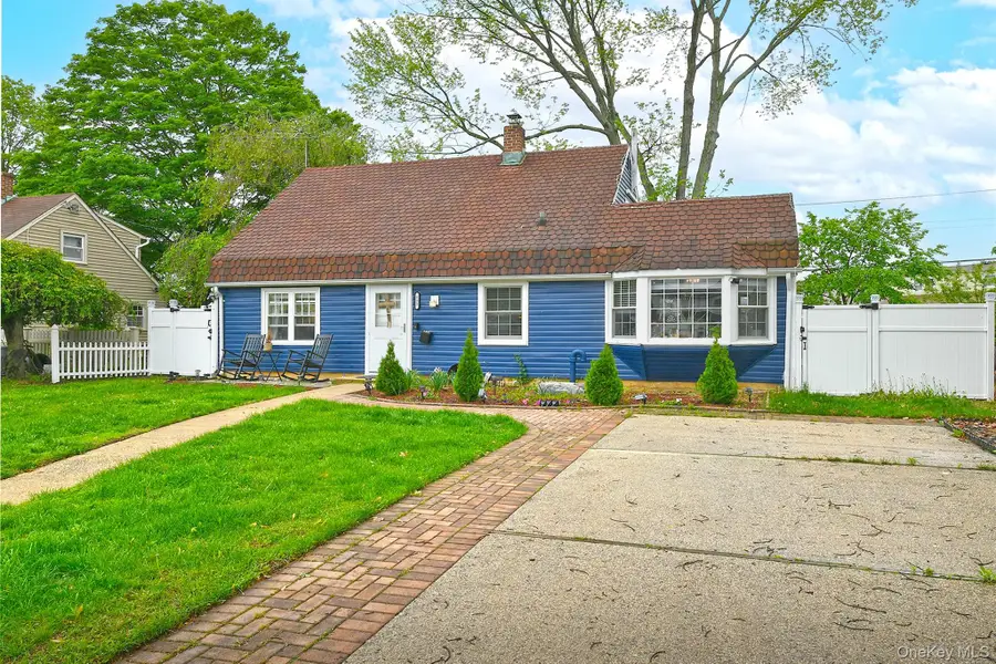 133 Spring Lane, Levittown, NY 11756 - Image #3