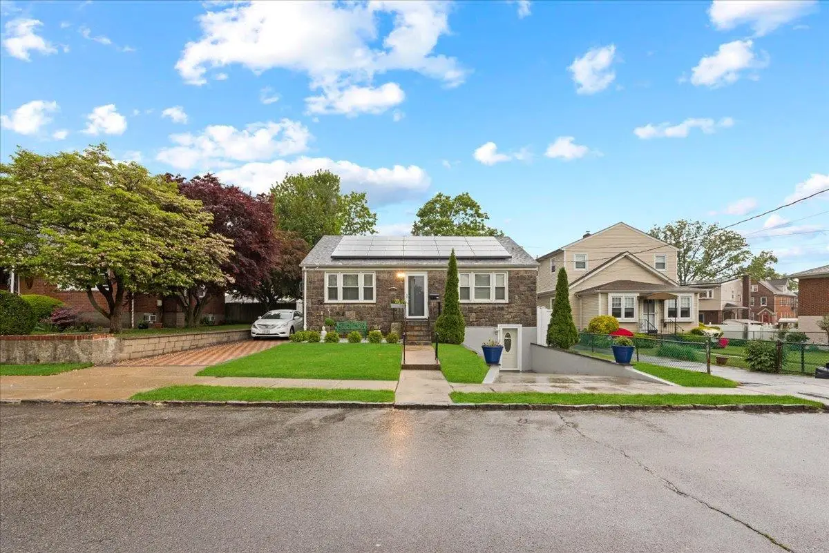 254 Hyatt Avenue, Yonkers, NY 10704 - Image #1