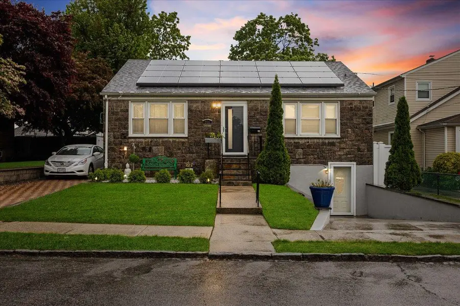 254 Hyatt Avenue, Yonkers, NY 10704 - Image #2