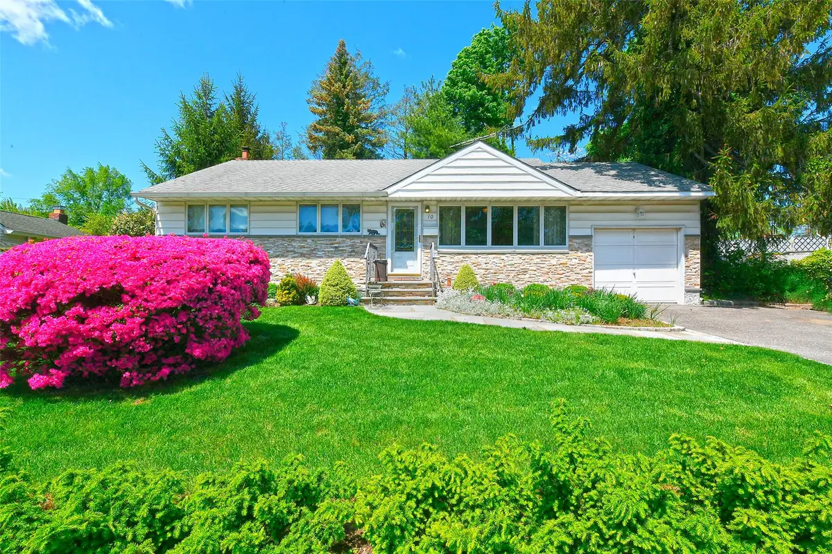 10 Lee Place, Old Bethpage, NY 11804 - Image #1