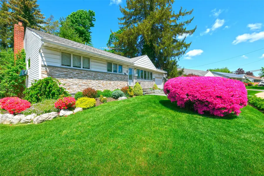 10 Lee Place, Old Bethpage, NY 11804 - Image #2