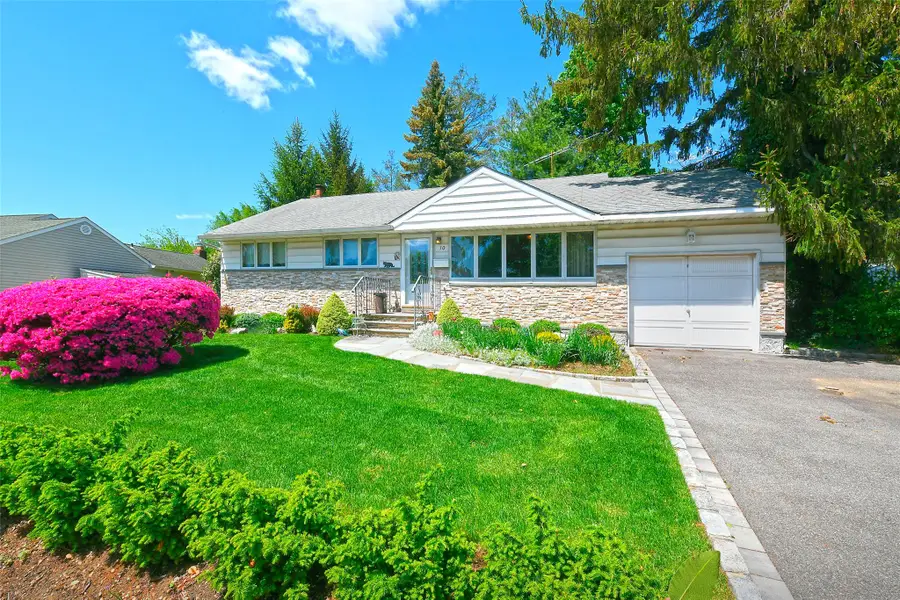 10 Lee Place, Old Bethpage, NY 11804 - Image #3