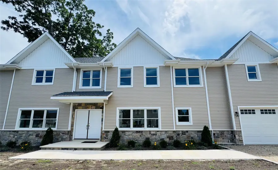 9 First Street, Glenwood Landing, NY 11547 - Image #2