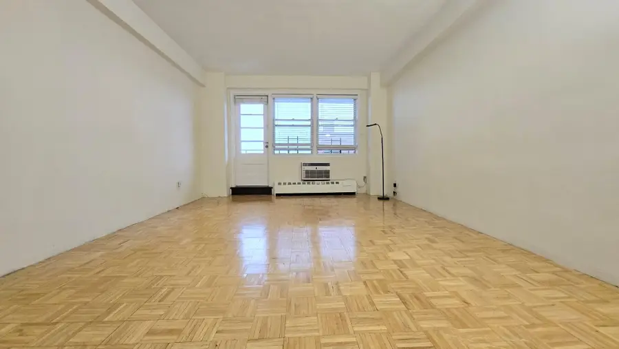 160-10 89 Avenue #9A, Jamaica, NY 11432 - Image #2