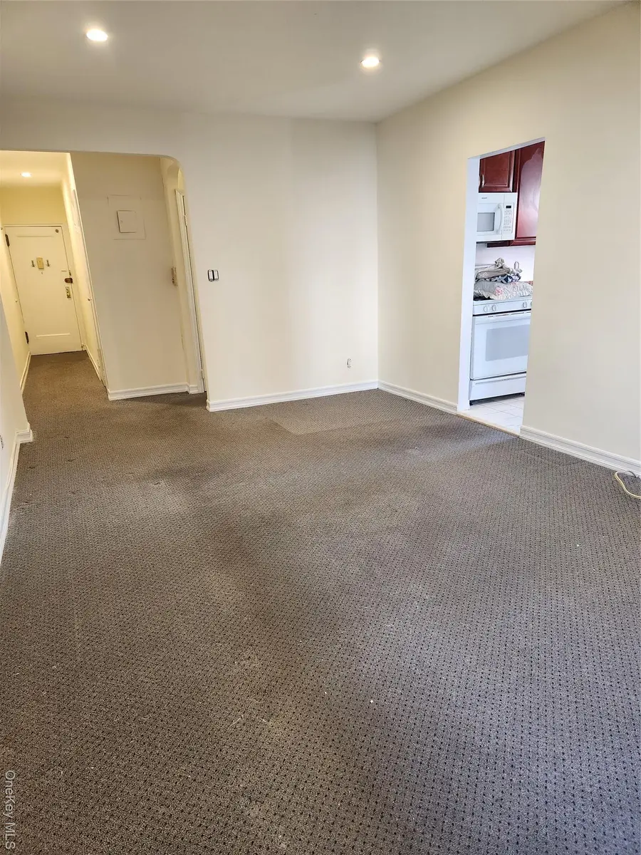 285 Central Avenue #B4, Lawrence, NY 11559 - Image #3