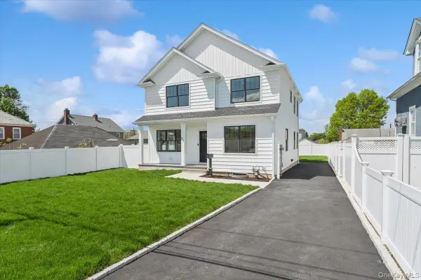 42 Second Street Extension, Glen Cove, NY 11542