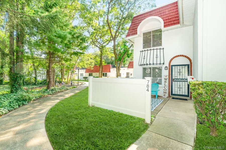 784 Blue Ridge Drive, Medford, NY 11763 - Image #2