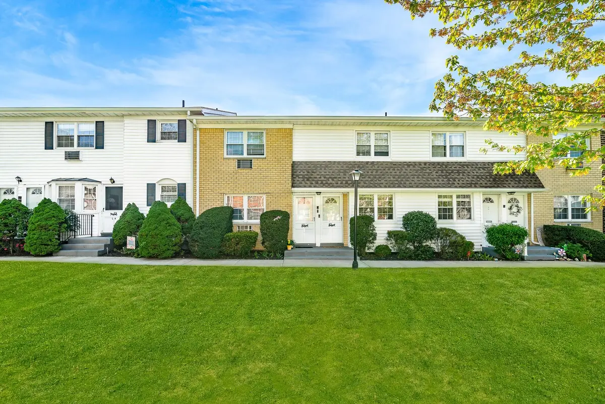 4804 Wilshire Lane #4804, Oakdale, NY 11769 - Image #1