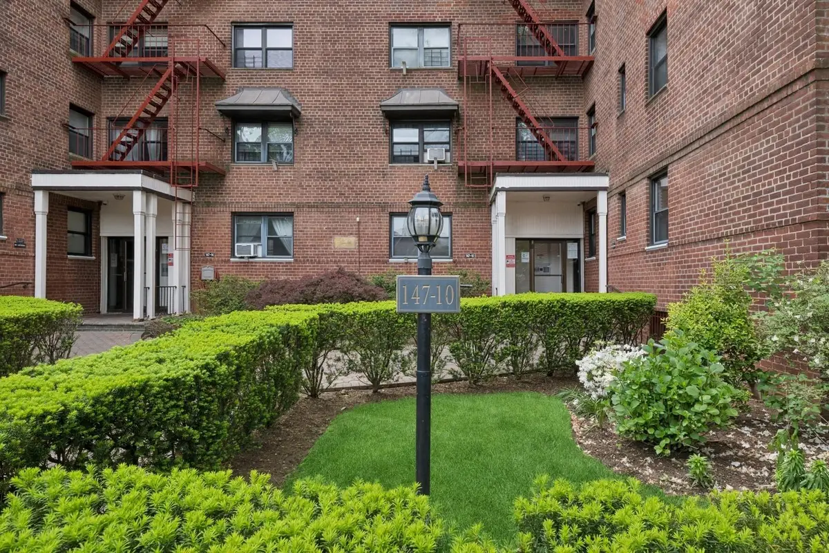 147-10 84 Rd #2 K, Briarwood, NY 11435 - Image #1