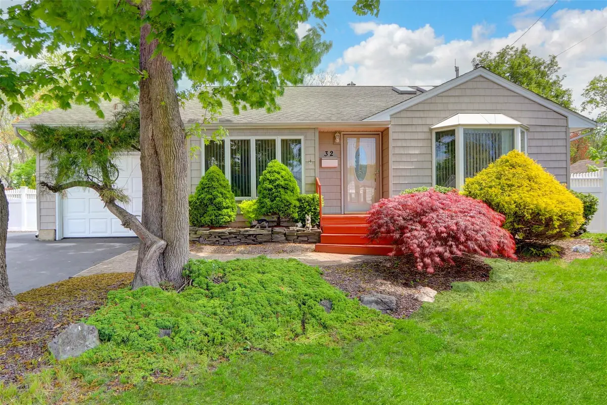 32 Santapogue Drive, Lindenhurst, NY 11757 - Image #1