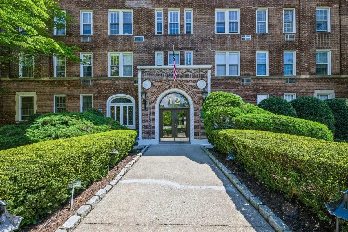 12 Hamilton Place #A-10, Garden City, NY 11530 - Image #1