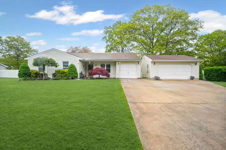 35 Timber Trail Lane, Medford, NY 11763 - Image #2