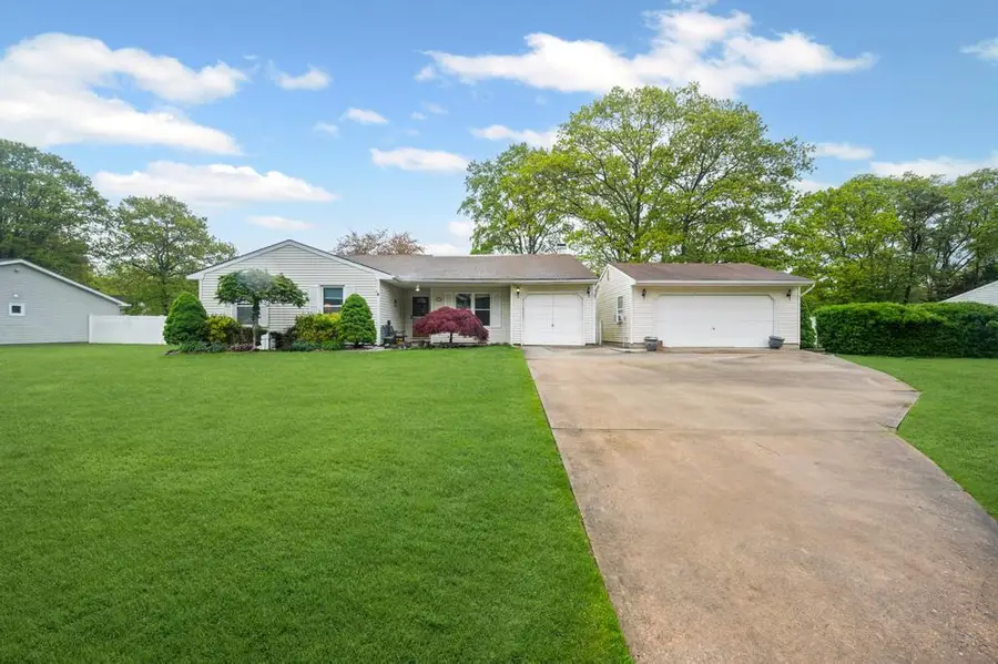 35 Timber Trail Lane, Medford, NY 11763 - Image #3