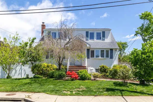 1 Varney Avenue, Huntington Station, NY 11746