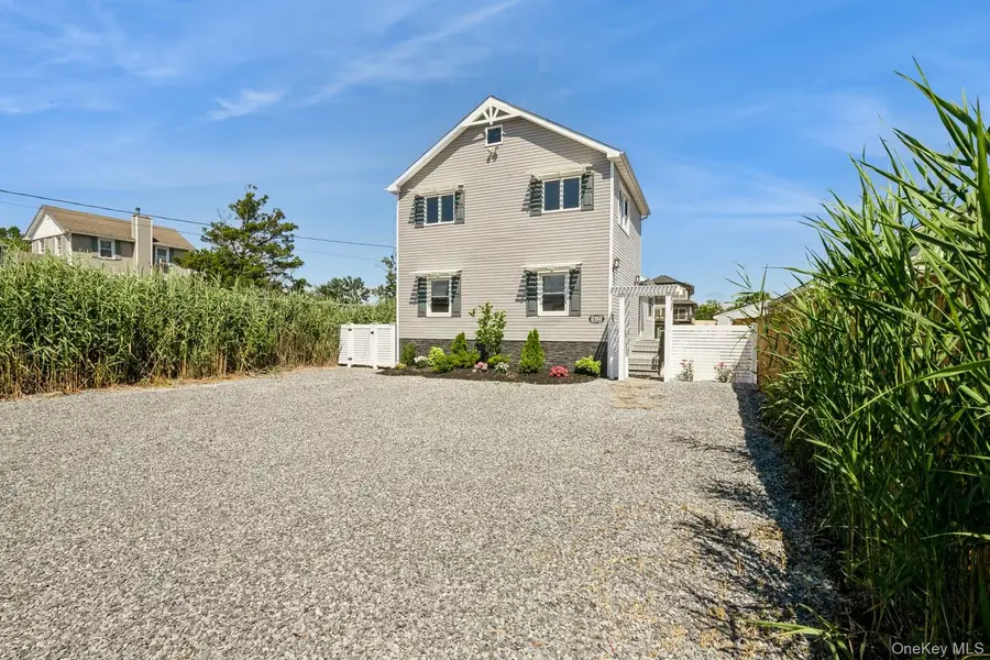 282 S Ketcham Avenue, Amityville, NY 11701 - Image #3