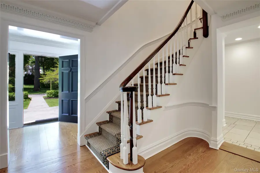 25 The Oaks, Roslyn, NY 11576 - Image #3