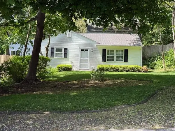 5 Laurel Road, Rocky Point, NY 11778