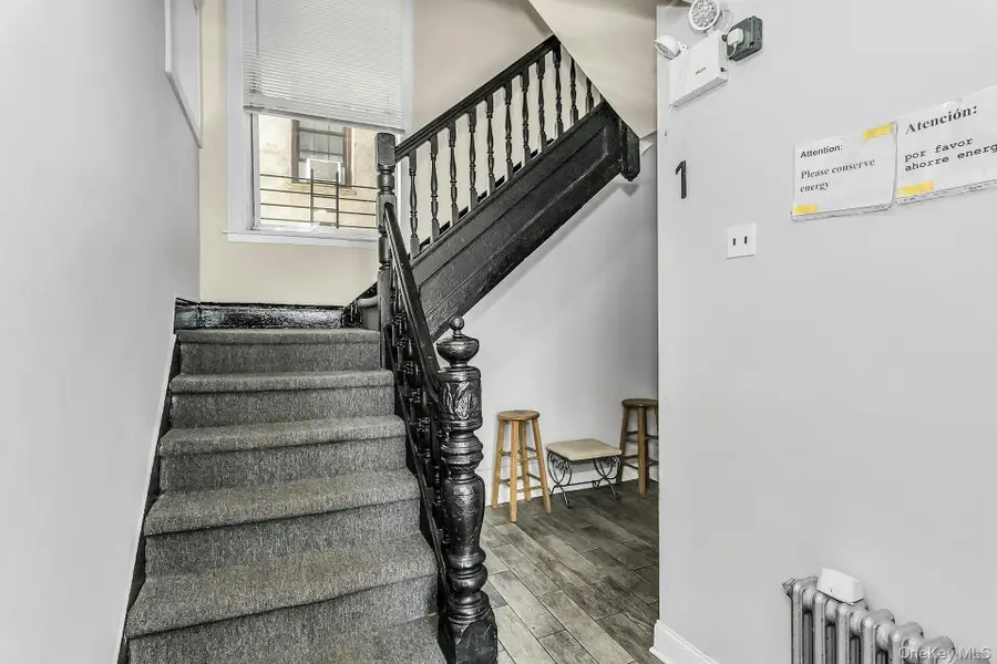 34-21 9 Street, Astoria, NY 11106 - Image #3