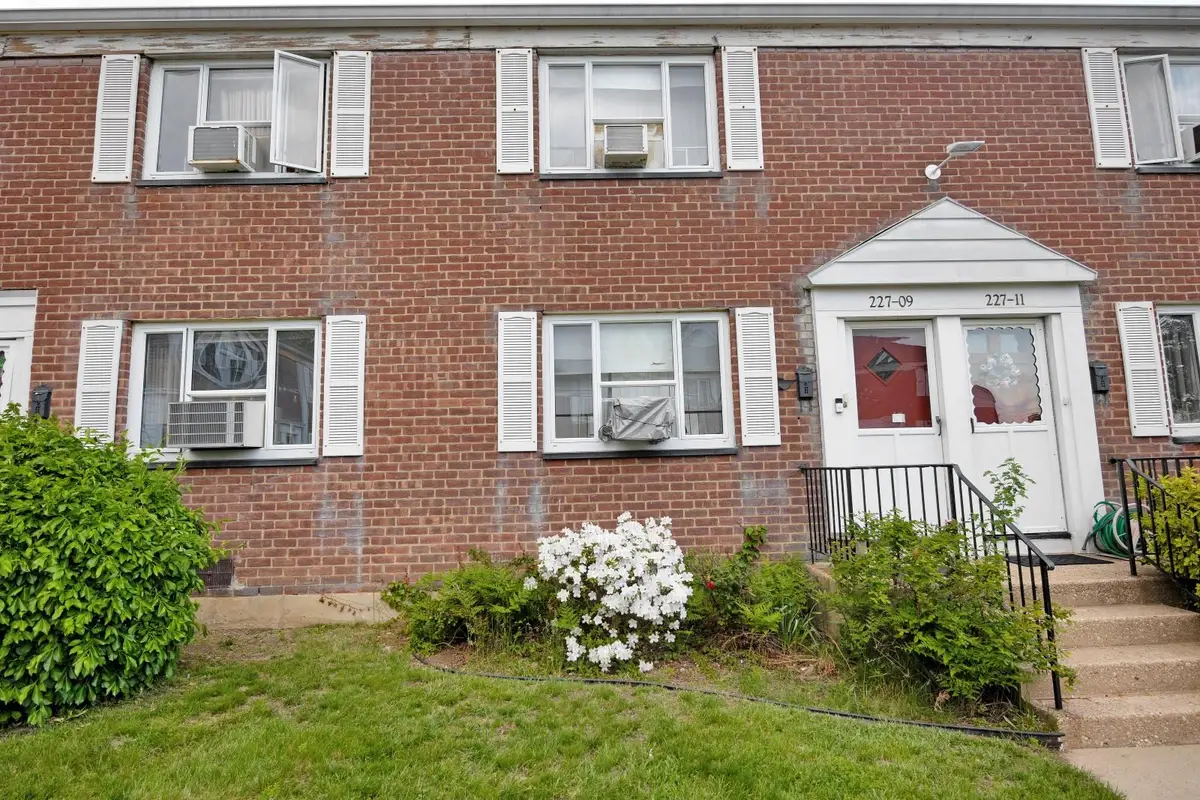 227-09 Hillside Avenue #5-17 DUPLEX, Bellerose Manor, NY 11427 - Image #1