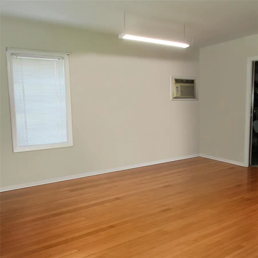 13 Surrey Lane, New Hyde Park, NY 11040 - Image #3