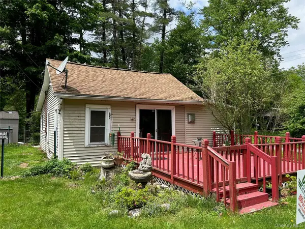 27 First Street, Godeffroy, NY 12729