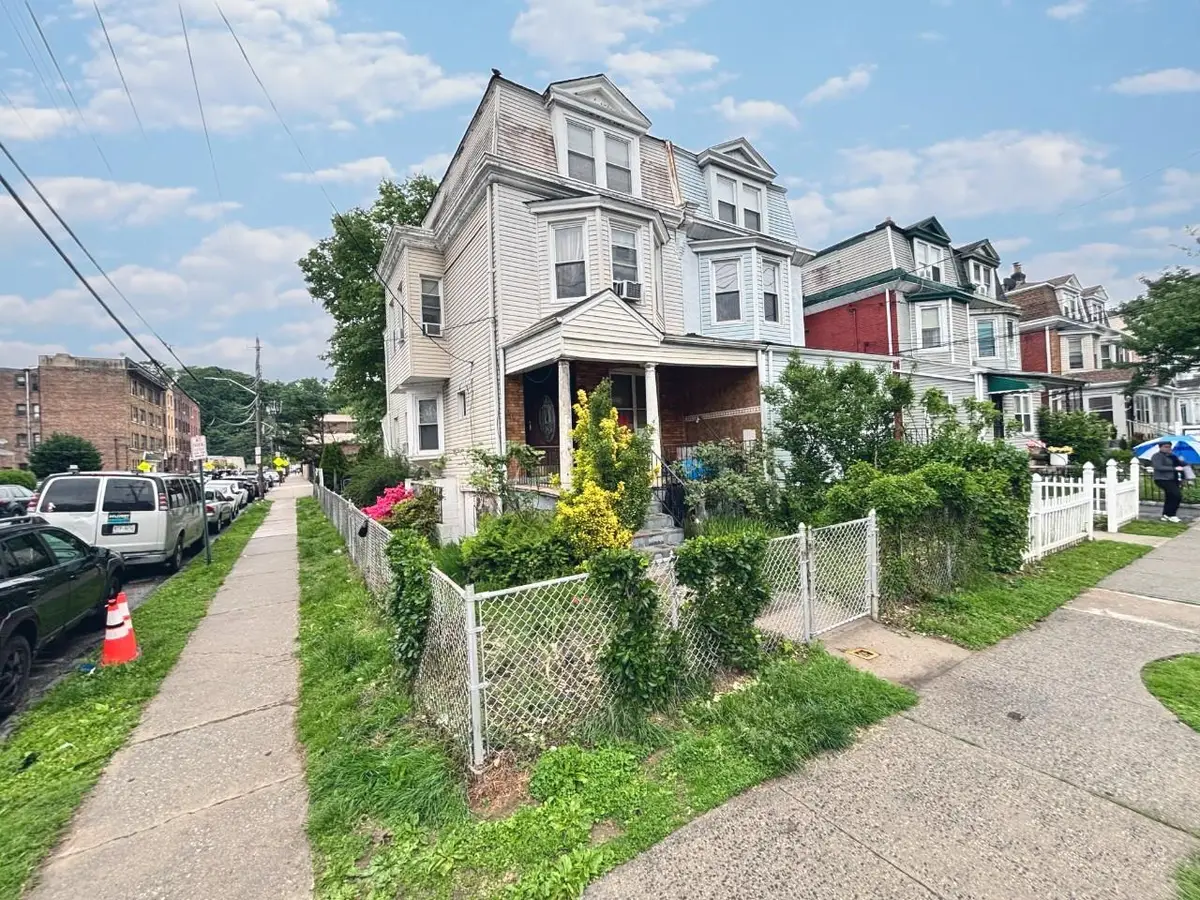 556 Van Cortlandt Park Avenue, Yonkers, NY 10705 - Image #1