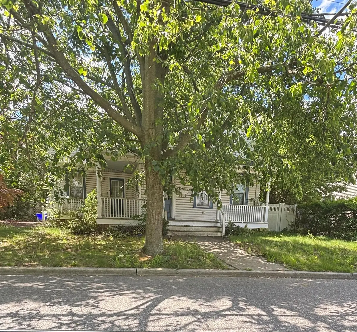 252 Locust Avenue, Babylon, NY 11702 - Image #1