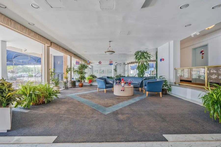 190 W Merrick Road #4E, Freeport, NY 11520 - Image #3