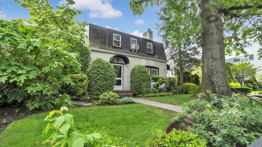 19 Barstow Road #G, Great Neck, NY 11021 - Image #2