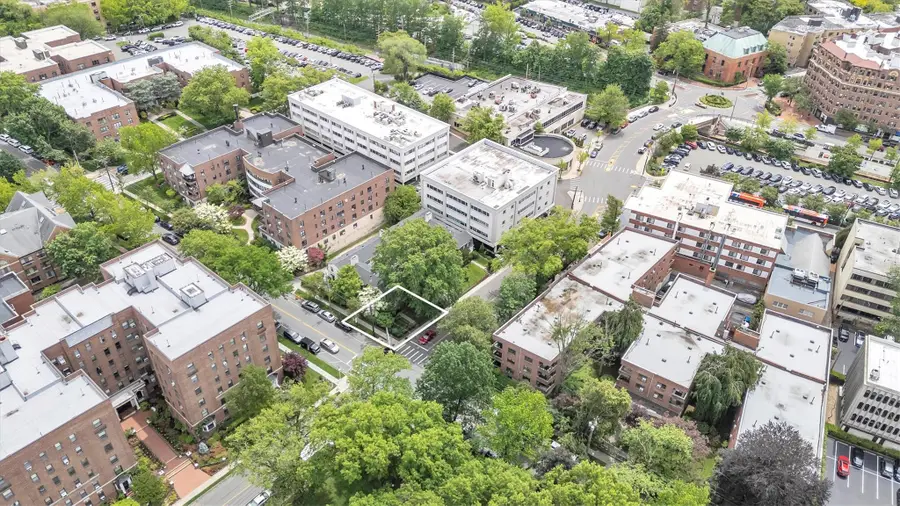 19 Barstow Road #G, Great Neck, NY 11021 - Image #3