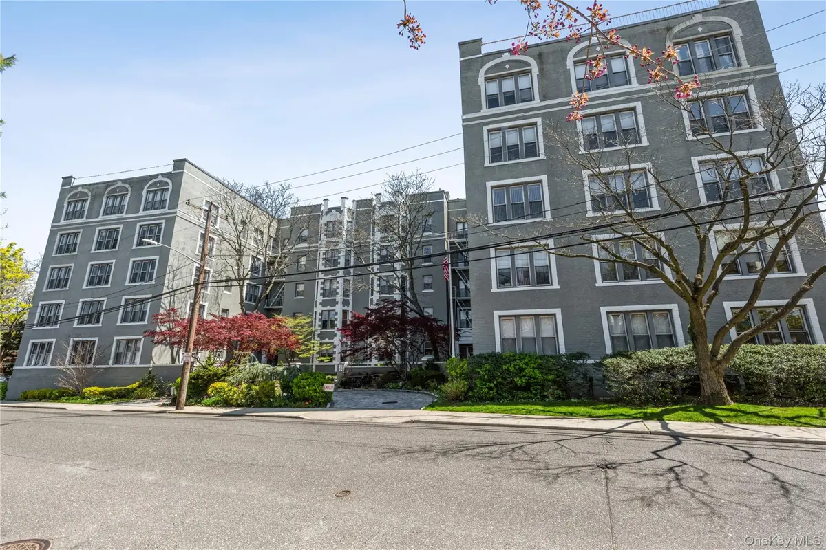 1175 E Broadway #2J, Hewlett, NY 11557 - Image #1