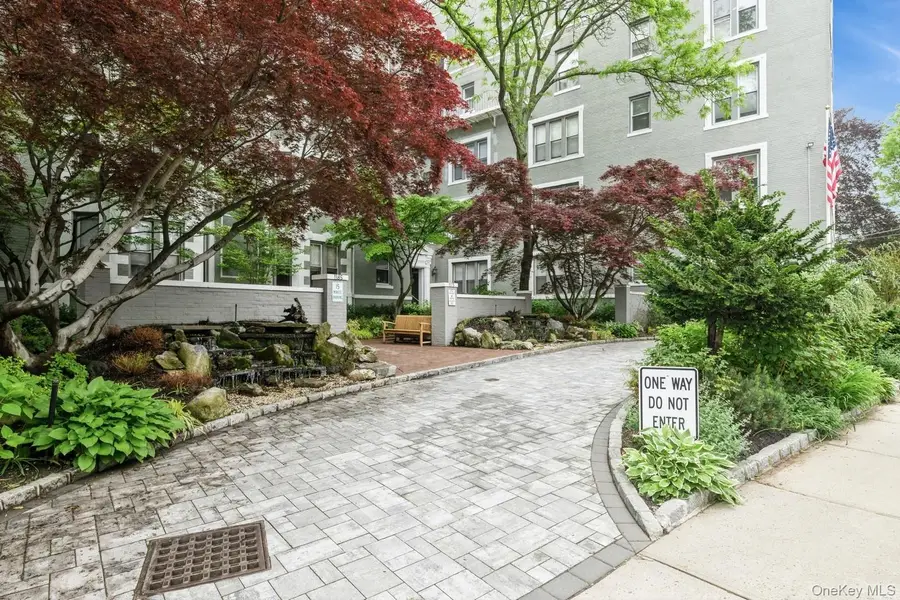 1175 E Broadway #2J, Hewlett, NY 11557 - Image #2