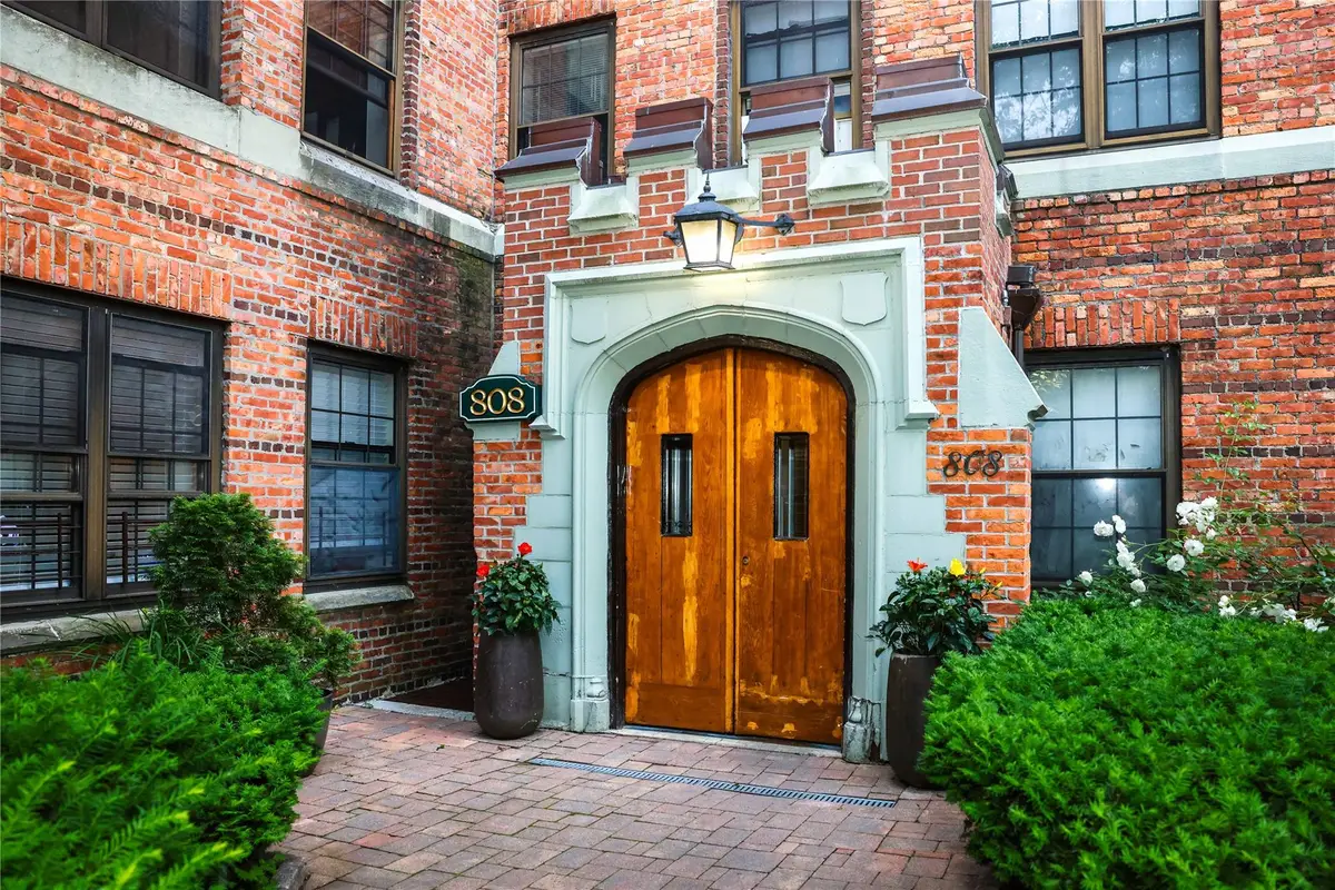 808 Bronx River Road #1 A, Yonkers, NY 10708 - Image #1