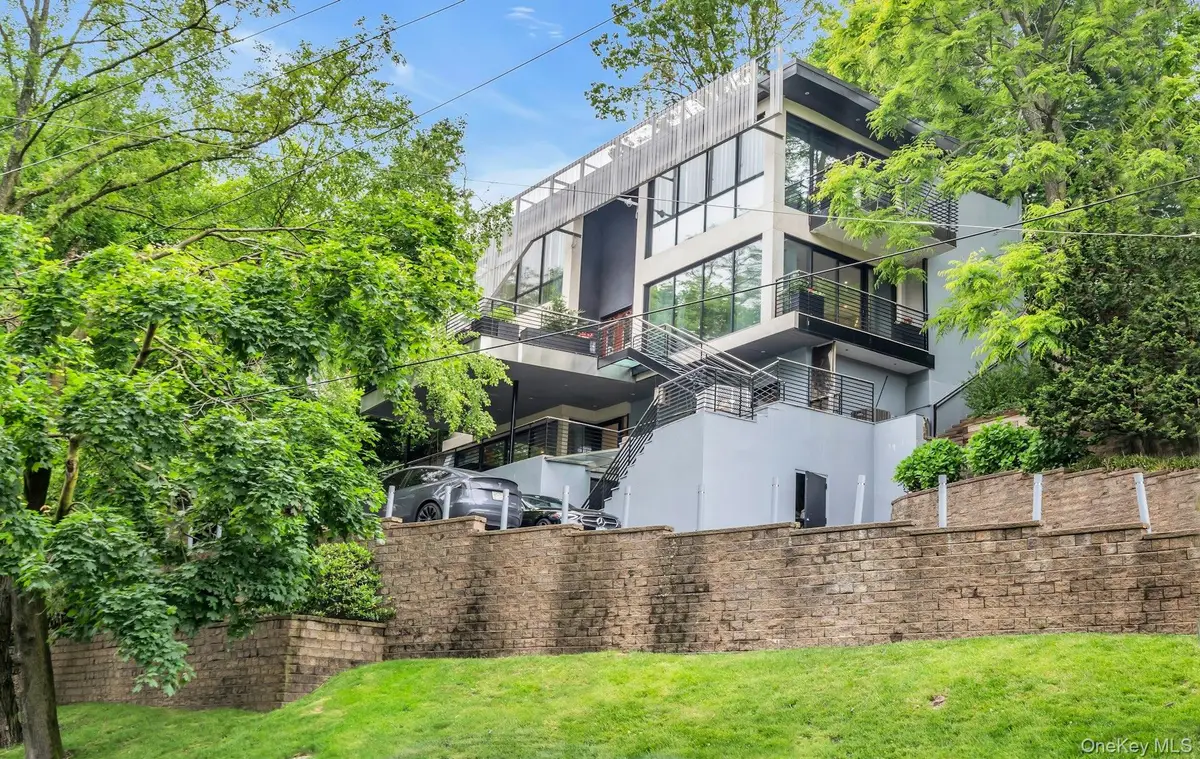 112 Scudders Lane, Glenwood Landing, NY 11547 - Image #1