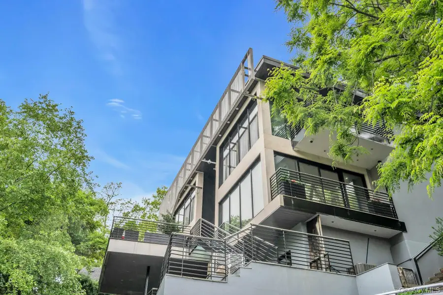 112 Scudders Lane, Glenwood Landing, NY 11547 - Image #2