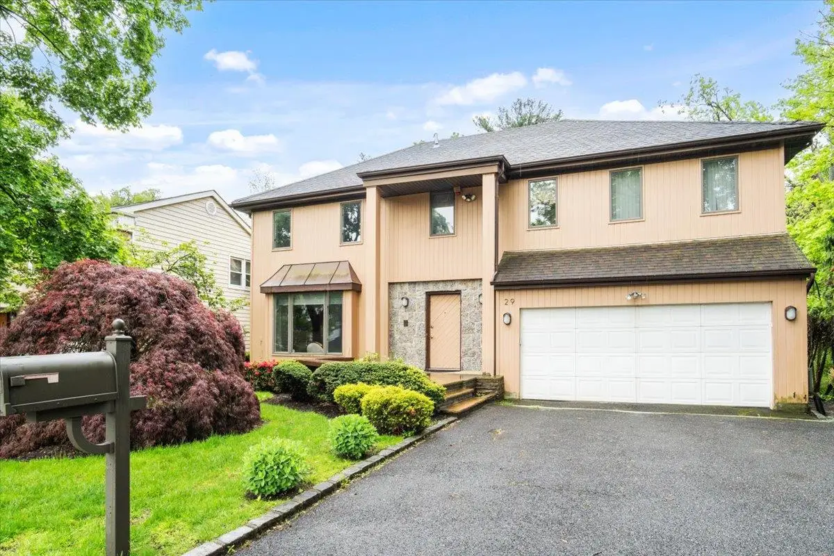 29 Sunset Road S, Albertson, NY 11507 - Image #1