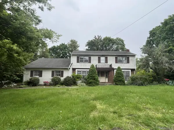 8 Bay Place, Huntington, NY 11743