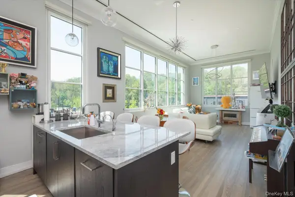 100 Garvies Point Road #1042, Glen Cove, NY 11542