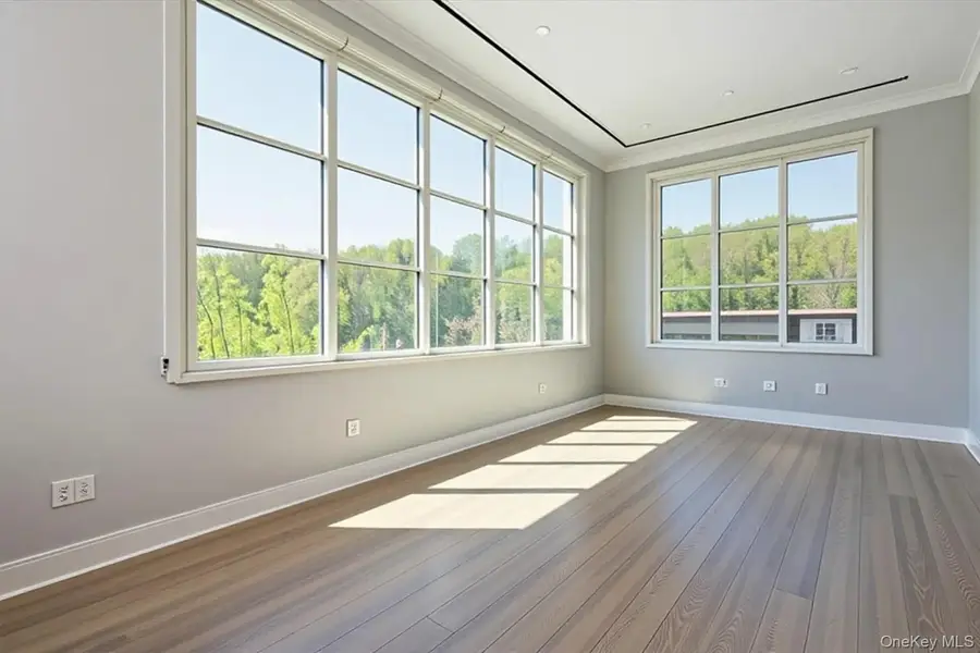 100 Garvies Point Road #1042, Glen Cove, NY 11542 - Image #2