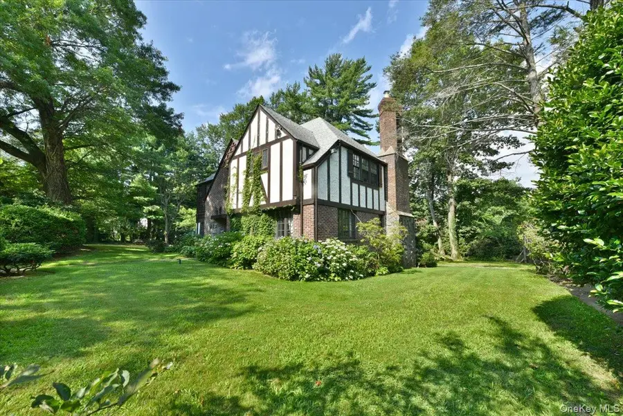 1 Linford Road, Great Neck, NY 11021 - Image #3
