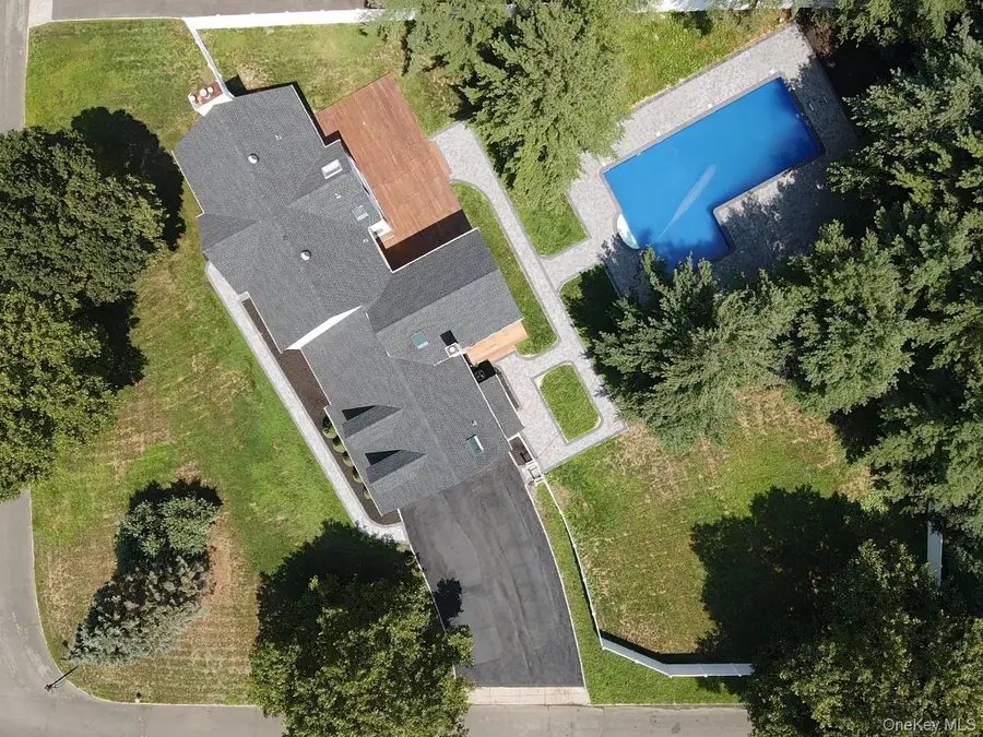 1 Miller Farms Court, Miller Place, NY 11764 - Image #2