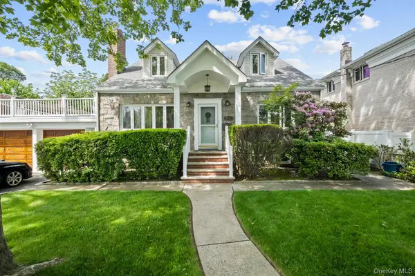 2816 215th Place, Bayside, NY 11360